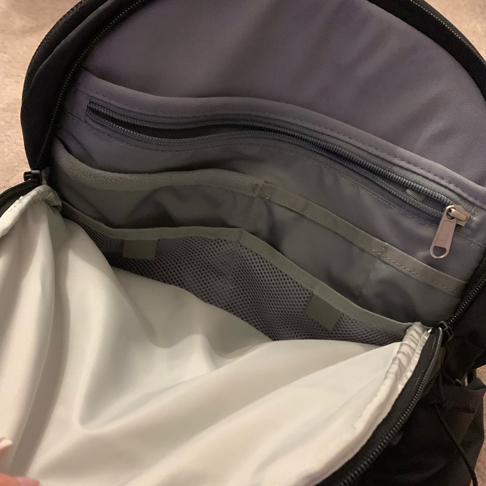 The North Face Borealis Backpack (excellent condition) - Picture 5 of 8